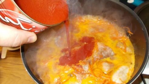 морской окунь в морковно-томатном соусе