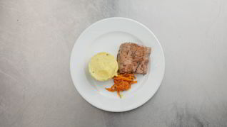 Мраморный сом с рыбным картофельным пюре и маринадом