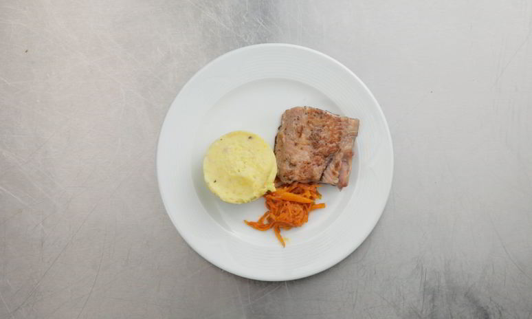 Рецепт мраморного сома с рыбным картофельным пюре и маринадом