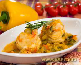 Рыба, тушенная в овощах