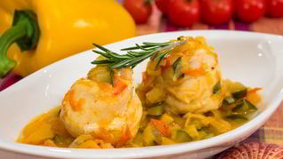 Рыба, тушенная в овощах