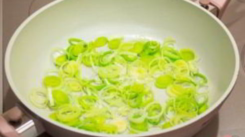 рыба, тушенная в овощах