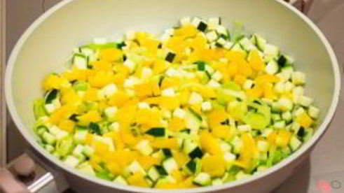 рыба, тушенная в овощах