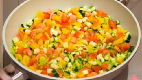 рыба, тушенная в овощах