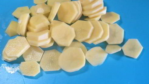 рыба в сливочном соусе с картофелем и луком пореем