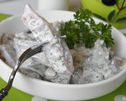 Сельдь под горчичным соусом