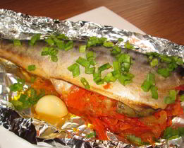 Скумбрия фаршированная, запеченная в фольге