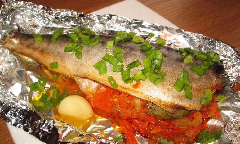 Рецепт скумбрии фаршированной, запеченной в фольге