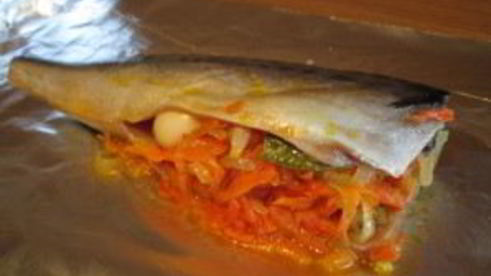 скумбрия фаршированная, запеченная в фольге