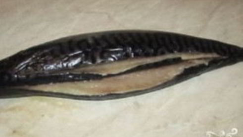 скумбрия, запеченная лодочкой