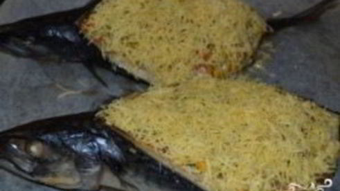 скумбрия, запеченная лодочкой