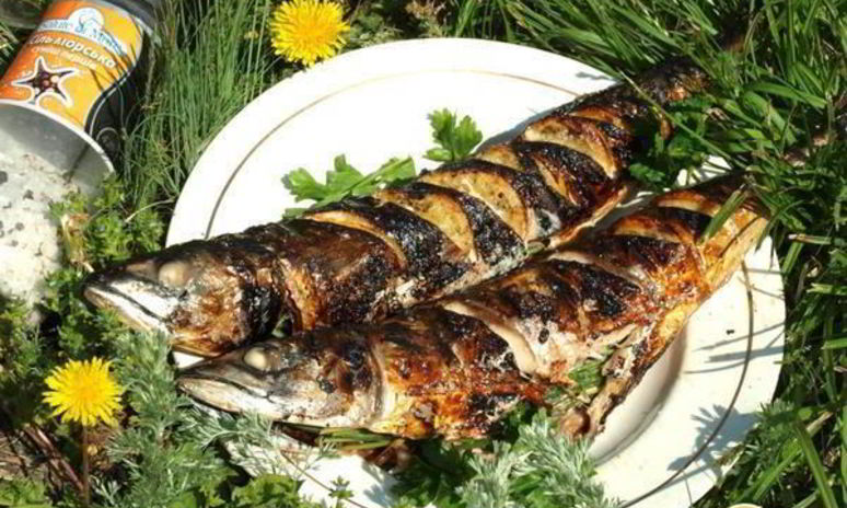 Рецепт скумбрии запеченной ны мангале с лимонома