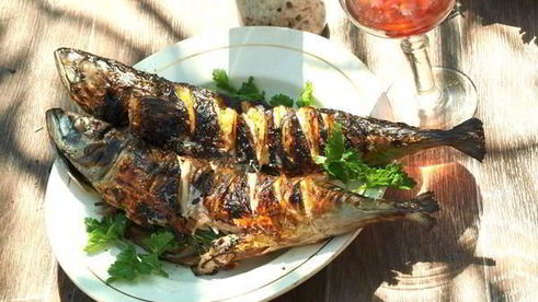 скумбрия запеченная на мангале с лимоном