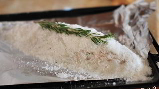 Скумбрия, запеченная в соли