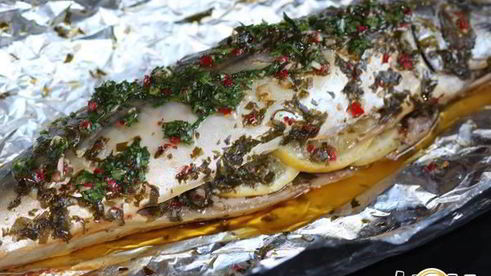 запеченая скумбрия в соусе чимичурри