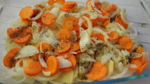 запеченная скумбрия на овощной подушке