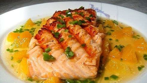 запеченный лосось с острым апельсиновым соусом