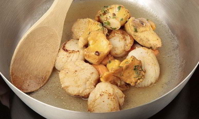 Рецепт жареных гребешков под соусом бер-блан