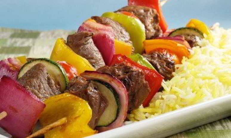 Рецепт говяжьих шашлыков на гриле с зелеными перцами и цукини