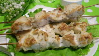 Куриные шашлычки на шпажках в духовке для детей