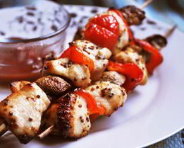Куриные шашлычки с перцем и грибами