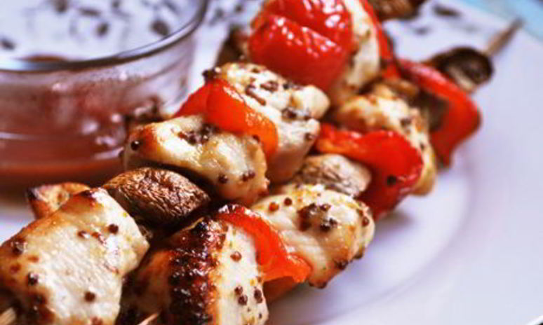 Рецепт куриных шашлычков с перцем и грибами