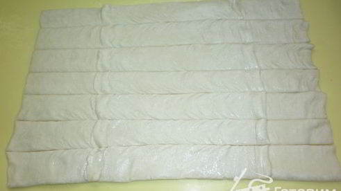 куриные шашлычки в слоеном тесте