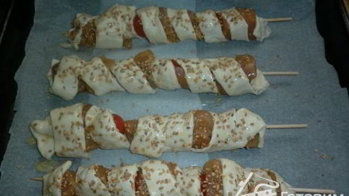 куриные шашлычки в слоеном тесте