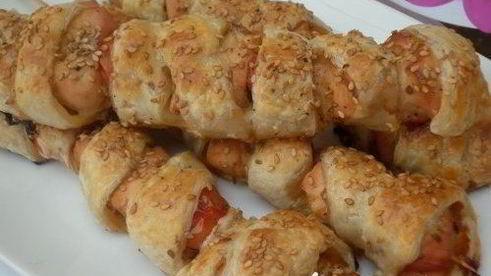 куриные шашлычки в слоеном тесте