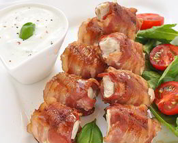 Шашлычки из индейки с беконом