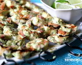 Шашлык из креветок с семечками тыквы