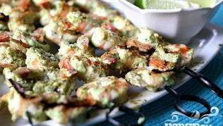 Шашлык из креветок с семечками тыквы