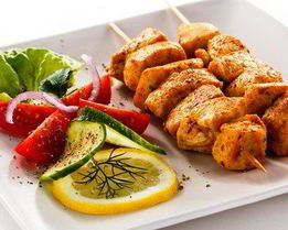 Шашлык из куриного филе на шпажках