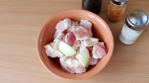 шашлык из свинины с маринадом из лука и кефира