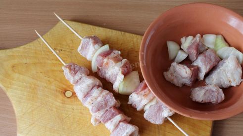 шашлык из свинины с маринадом из лука и кефира