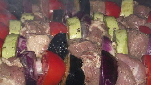 шашлык из свинины с овощами в луковом маринаде