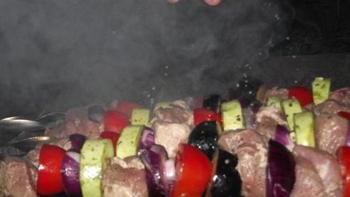 шашлык из свинины с овощами в луковом маринаде