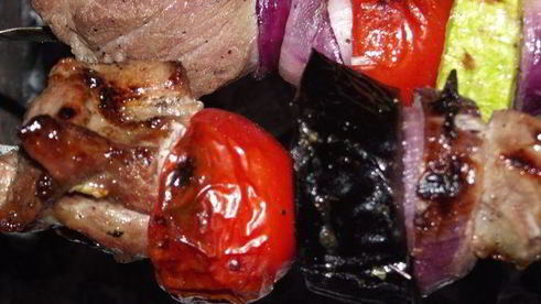 шашлык из свинины с овощами в луковом маринаде