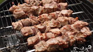 Шашлык из свинины с помидорами