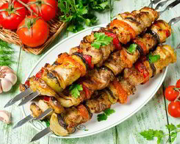 Шашлык из свинины с яблоком и баклажаном