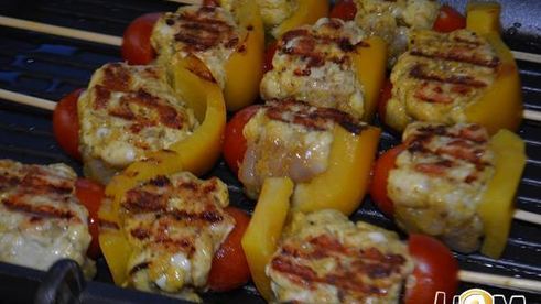 шашлыки из рубленного мяса с овощами