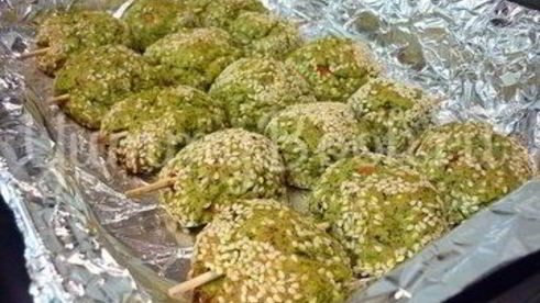 зеленые сырно-картофельные шашлычки на шпажках