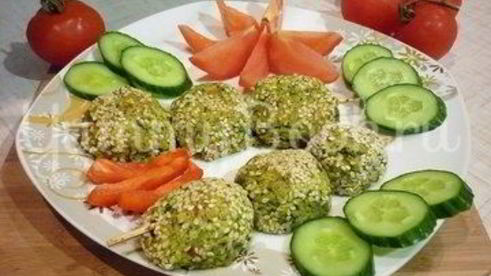зеленые сырно-картофельные шашлычки на шпажках