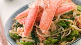 Снежный краб и лапша Соба с зеленью