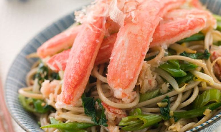 Рецепт снежного краба и лапша соба с зеленью