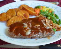 Говяжьи стейки на сковороде