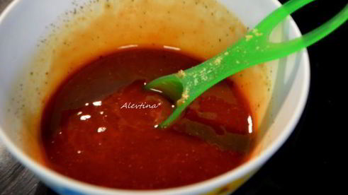 говяжьи стейки на сковороде