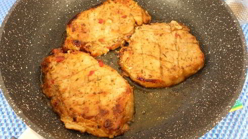 острые свиные стейки с мандариново-медовым соусом