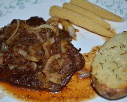 Пряно-сладкие говяжьи стейки на сковороде