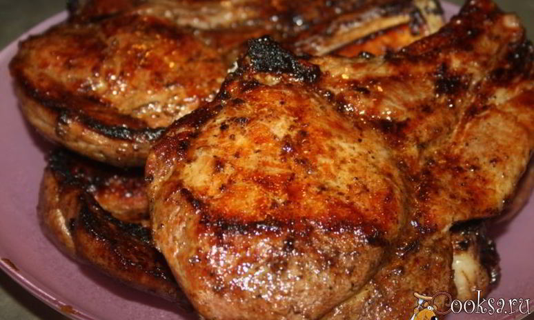 Рецепт сочных острых стейков рибай на мангале на решетке